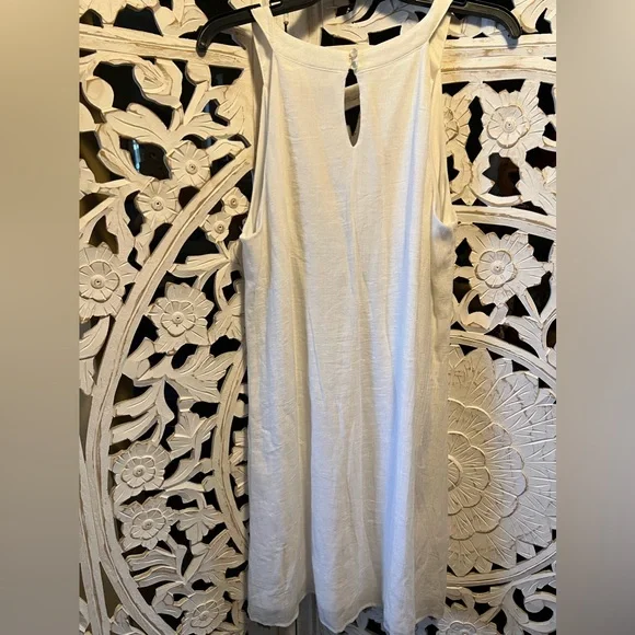 Beautiful embroidered dress - Picture 4 of 5